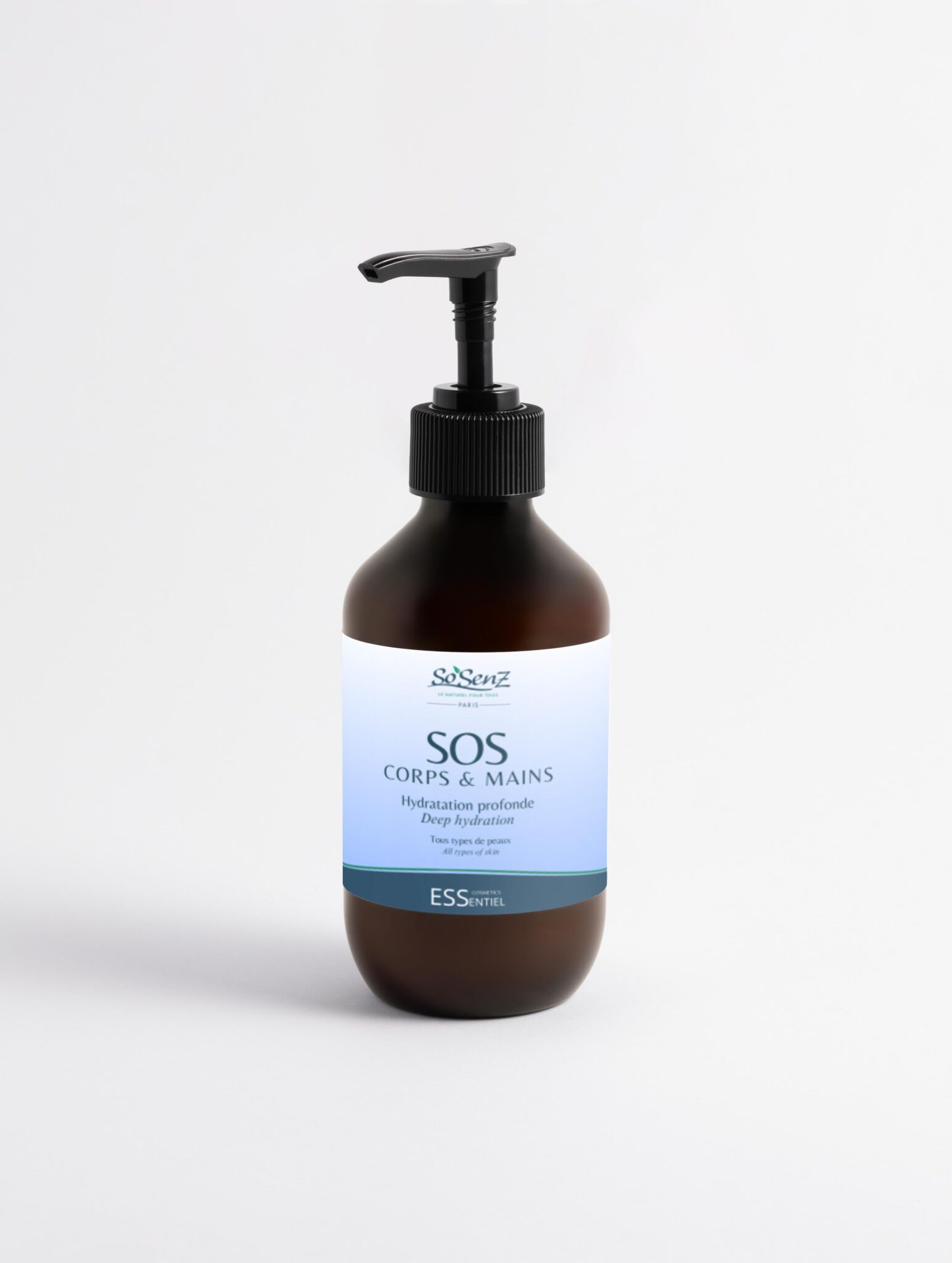 Sa formule légère à absorption rapide, enrichie en huiles de jojoba et de rose musquée, nourrit la peau et améliore sa texture. Grâce à son système de dosage hygiénique et sa pompe facile à utiliser, vous pouvez l’appliquer sur le corps et les mains sans toucher le flacon. Un véritable SOS pour une peau douce, lisse et revitalisée, adapté à toute la famille et à toutes les couleurs de peau.