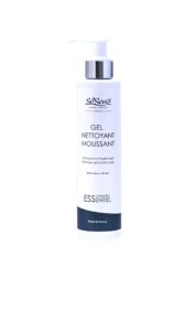 Notre soin nettoyant se présente sous la forme d’un gel moussant, pour un nettoyage en profondeur du visage et pour le préparer ainsi, à recevoir vos soins de jour ou de nuit dans de bonnes conditions.